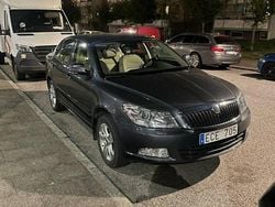 Grå Begagnad 2011 Skoda Octavia Elegance Halvkombi | 90 000 kr (Marknadspris)