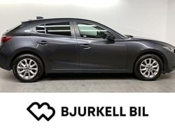 Grå Begagnad 2015 Mazda 3 Inclusive Halvkombi | 159 900 kr (Marknadspris)