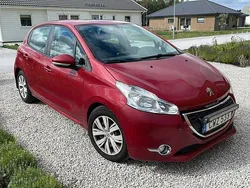 Röd Begagnad 2014 Peugeot 208 Halvkombi | 35 000 kr