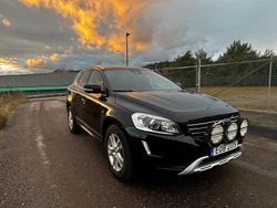 Svart Begagnad 2015 Volvo XC60 Ocean Race SUV | 119 000 kr (Marknadspris)