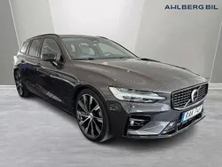 Grå Begagnad 2023 Volvo V60 Ultimate Kombi | 419 500 kr (Marknadspris)