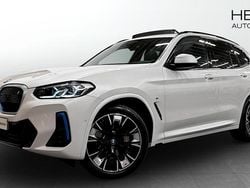 Vit Begagnad 2022 BMW iX3 M Sport SUV | 478 700 kr (Marknadspris)