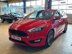 Röd Begagnad 2017 Ford Focus ST-Line Kombi | 125 000 kr (Marknadspris)