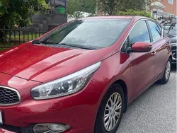 Röd Begagnad 2015 Kia Ceed Comfort Halvkombi | 69 999 kr (Marknadspris)