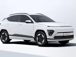 Engine red solid Ny 2025 Hyundai Kona Essential SUV | 419 895 kr (Marknadspris)