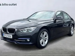 Svart Begagnad 2016 BMW 330e Sport Line Sedan | 179 900 kr (Marknadspris)