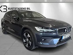 Grå Begagnad 2020 Volvo V60 CC Momentum Kombi | 289 900 kr (Marknadspris)