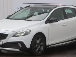 Vit Begagnad 2014 Volvo V40 CC Momentum Kombi | 149 900 kr (Marknadspris)