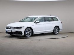 Vit Begagnad 2021 VW Passat Executive Kombi | 234 000 kr (Marknadspris)