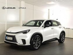 Vit (vitmetallic) Begagnad 2024 Lexus LBX SUV | 364 900 kr (Marknadspris)