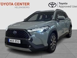 Grön Begagnad 2023 Toyota Corolla Cross Plus SUV | 364 900 kr (Marknadspris)