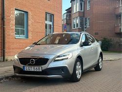 Silver Begagnad 2019 Volvo V40 CC Kombi | 209 900 kr (Dyr)