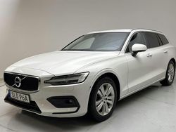 Vit Begagnad 2021 Volvo V60 Momentum Kombi | 199 000 kr (Marknadspris)