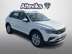 Vit Begagnad 2024 VW Tiguan SUV | 329 900 kr (Bra pris)