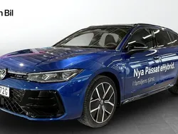 Blå Begagnad 2024 VW Passat R-line Kombi | 559 900 kr