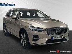 Ljusgrå Begagnad 2023 Volvo XC60 Plus SUV | 529 900 kr (Marknadspris)