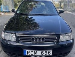Svart Begagnad 2000 Audi A3 Attraction Halvkombi | 20 000 kr (Marknadspris)