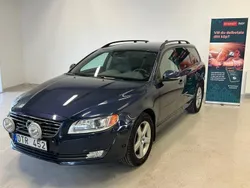 Mörkblå (blå) Begagnad 2014 Volvo V70 Kinetic Kombi | 129 800 kr (Marknadspris)