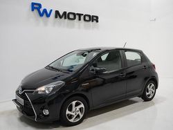 Svart Begagnad 2016 Toyota Yaris Hybrid Active Halvkombi | 119 800 kr (Marknadspris)