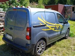 Grå Begagnad 2012 Peugeot Partner Minibuss | 69 000 kr (Lite dyr)