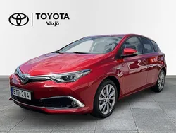 Mörkröd Begagnad 2015 Toyota Auris Hybrid Executive Halvkombi | 179 000 kr (Lite dyr)