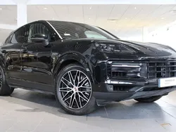 Svart (chromite black metallic) Begagnad 2024 Porsche Cayenne SUV | 1 245 000 kr (Superpris)