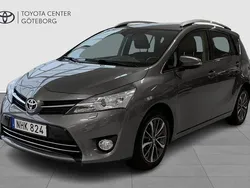 Mörkgrå (grå) Begagnad 2016 Toyota Verso Minibuss | 179 900 kr (Marknadspris)