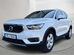 Vit Begagnad 2021 Volvo XC40 Momentum SUV | 279 900 kr