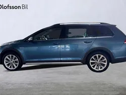 Blå Begagnad 2016 VW Golf Alltrack Kombi | 159 000 kr (Marknadspris)