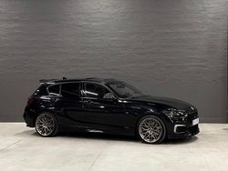 Svart (svart metallic) Begagnad 2017 BMW M140 M Sport Halvkombi | 399 000 kr (Dyr)