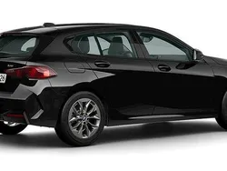 Svart Ny 2025 BMW 120 Halvkombi | 388 500 kr (Bra pris)