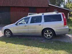 Grå Begagnad 2007 Volvo V70 Momentum Kombi | 38 000 kr (Lite dyr)