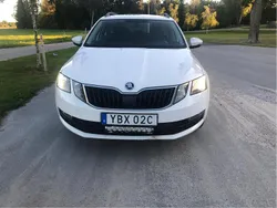 Vit Begagnad 2019 Skoda Octavia Ambition Kombi | 90 000 kr (Bra pris)