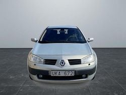 Ljusgrå Begagnad 2003 Renault Mégane II Halvkombi | 17 900 kr (Marknadspris)