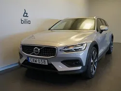 Silver Begagnad 2023 Volvo V60 CC Plus Kombi | 469 500 kr (Dyr)