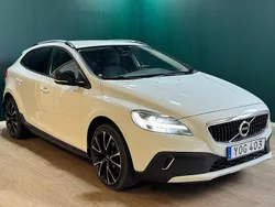 Vit Begagnad 2017 Volvo V40 CC Momentum Kombi | 164 900 kr (Marknadspris)