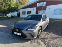 Grå Begagnad 2018 Lexus ES300H Sport Line Sedan | 329 000 kr (Superpris)