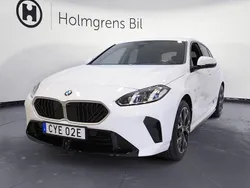 Vit Begagnad 2025 BMW 120 M Sport Halvkombi | 384 900 kr