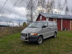Begagnad 2004 Toyota HiAce Minibuss | 60 000 kr