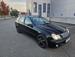 Svart Begagnad 2006 Mercedes C230 Kombi | 34 900 kr
