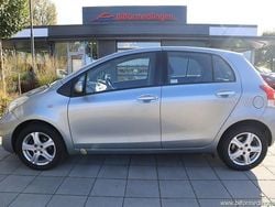 Grå Begagnad 2010 Toyota Yaris Halvkombi | 64 900 kr (Marknadspris)