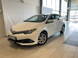 Vit Begagnad 2016 Toyota Auris Active Halvkombi | 122 900 kr (Marknadspris)