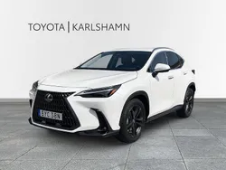 Vit Begagnad 2024 Lexus NX450h+ Executive Line SUV | 619 000 kr (Marknadspris)