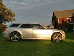 Silver Begagnad 2006 Dodge Magnum Kombi | 80 000 kr