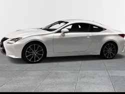 Vit Begagnad 2017 Lexus RC300h Executive Line Sportkupé | 315 000 kr