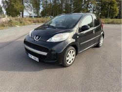 Svart Begagnad 2010 Peugeot 107 Halvkombi | 29 900 kr (Marknadspris)