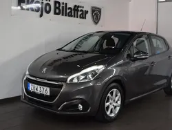 Mörkgrå Begagnad 2017 Peugeot 208 Halvkombi | 84 500 kr (Marknadspris)