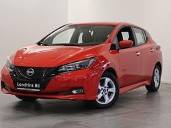 Röd Begagnad 2023 Nissan Leaf Acenta Halvkombi | 189 900 kr (Marknadspris)