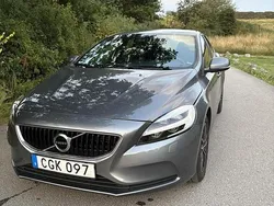 Grå Begagnad 2017 Volvo V40 Momentum Kombi | 168 000 kr (Marknadspris)