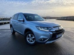 Silver matallic Begagnad 2016 Mitsubishi Outlander SUV | 104 900 kr (Bra pris)